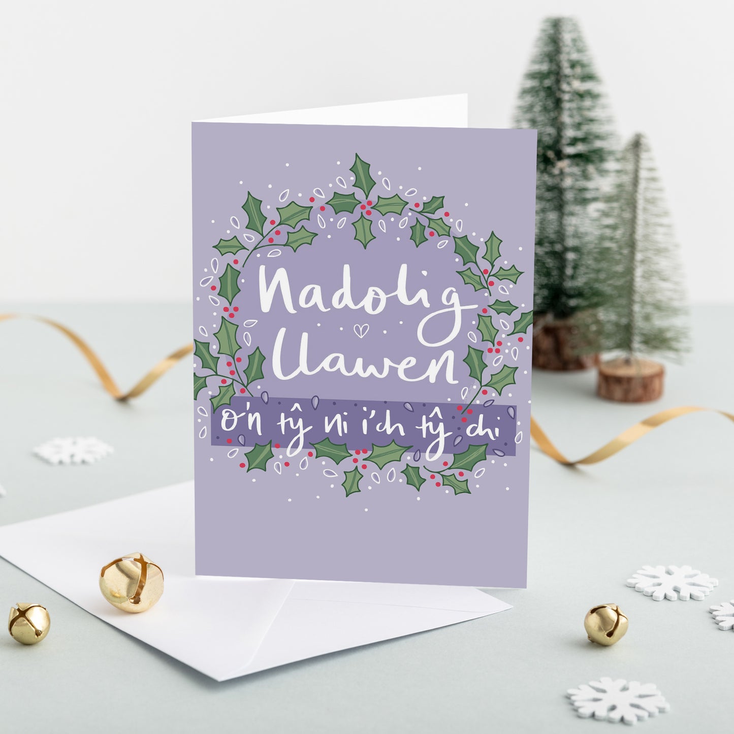 Welsh Christmas card 'Nadolig Llawen o'n tŷ ni i'ch tŷ chi' holly