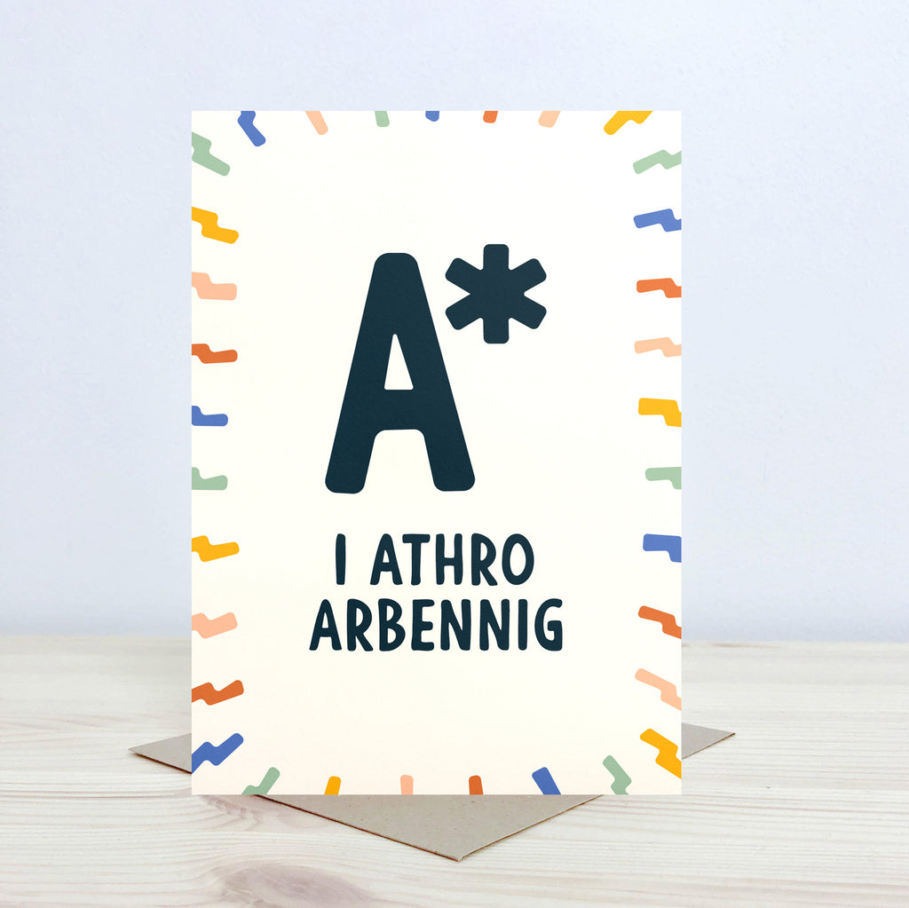 Cerdyn 'A* i athro arbennig' - Nansi Nudd