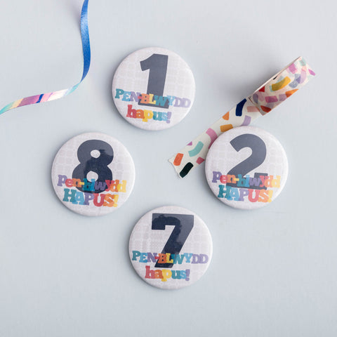 Bathodyn pen-blwydd 'Pen-blwydd Hapus!' Oed