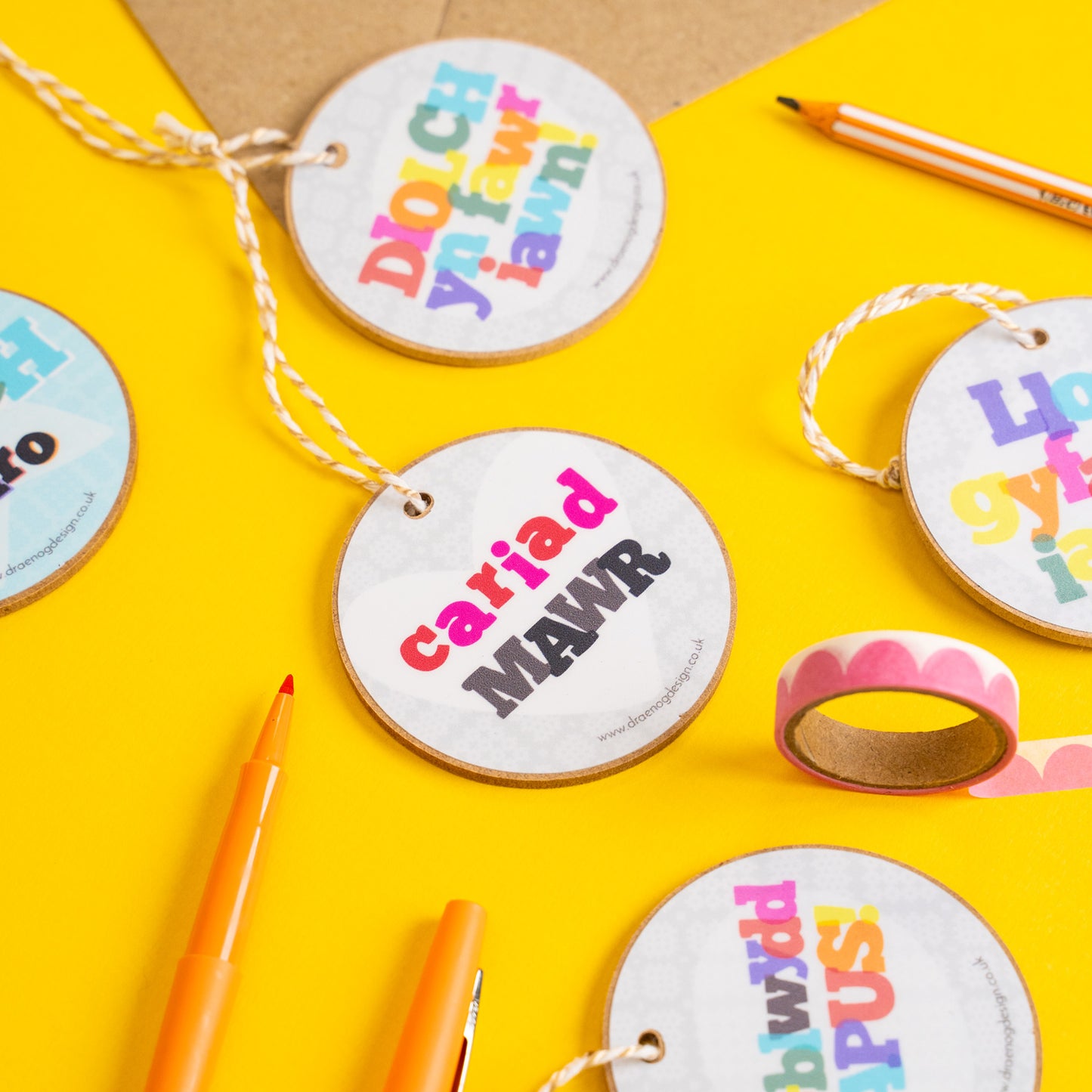 Welsh Gift Decoration - Cariad mawr / Big love