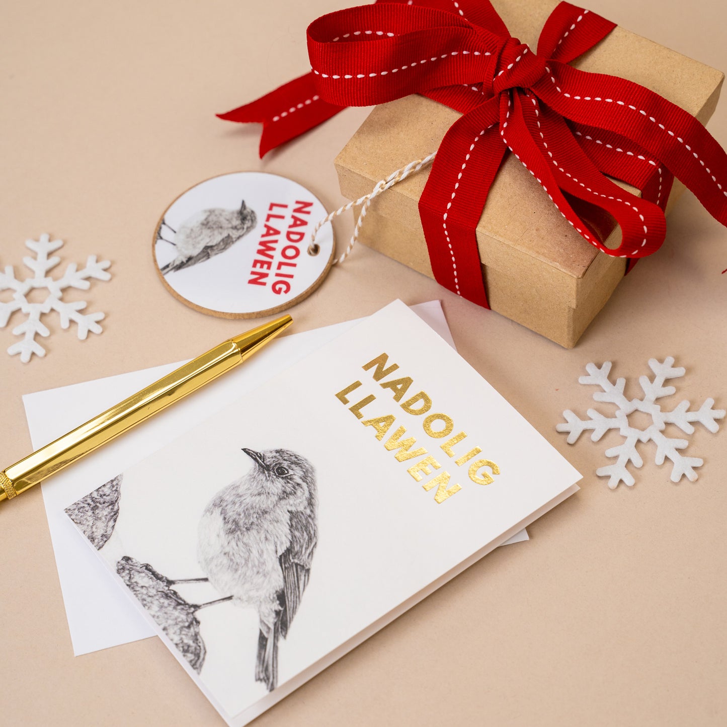 Welsh Christmas Gift Decoration - Nadolig Llawen - Robin