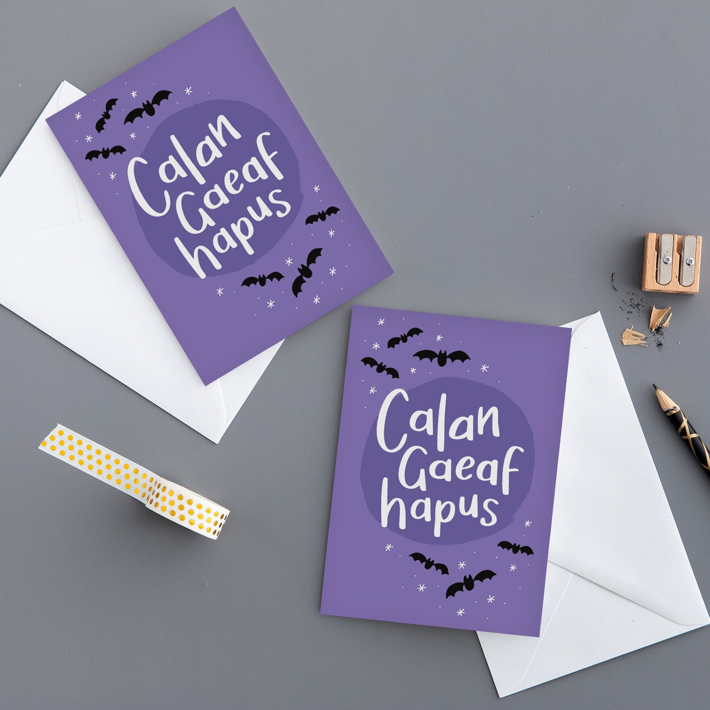 Pecyn o gardiau Calan Gaeaf Cymraeg efo ystlumod 'Calan Gaeaf hapus' - 4, 8 neu 12 cerdyn
