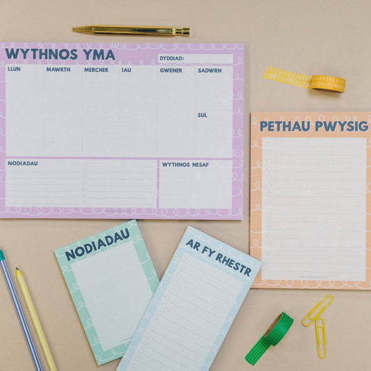 Pecyn o 4 llyfryn nodiadau Cymraeg