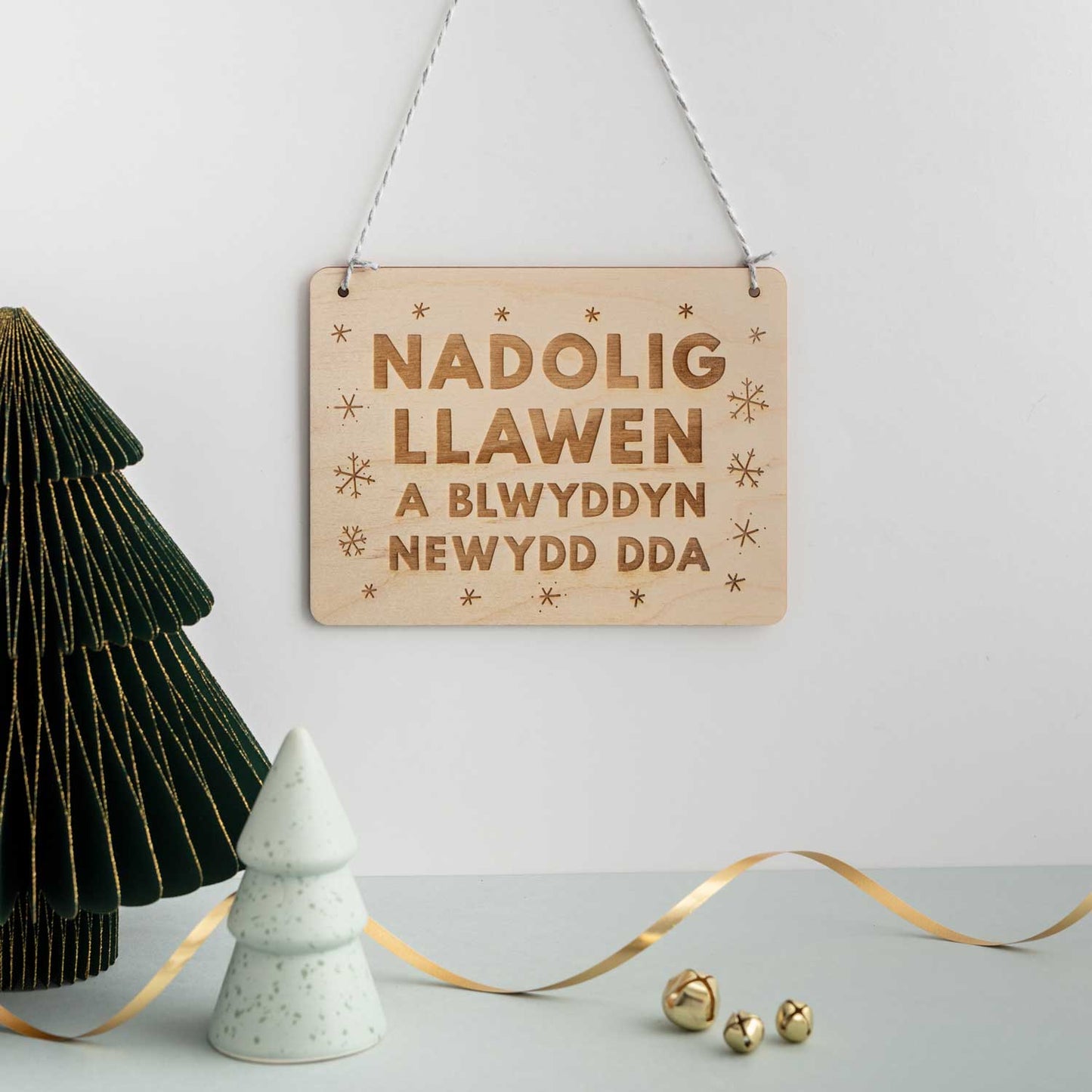 Wooden Christmas Sign - Nadolig Llawen a Blwyddyn Newydd Dda