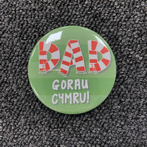 Best dad in Wales badge 'Dad gorau Cymru'
