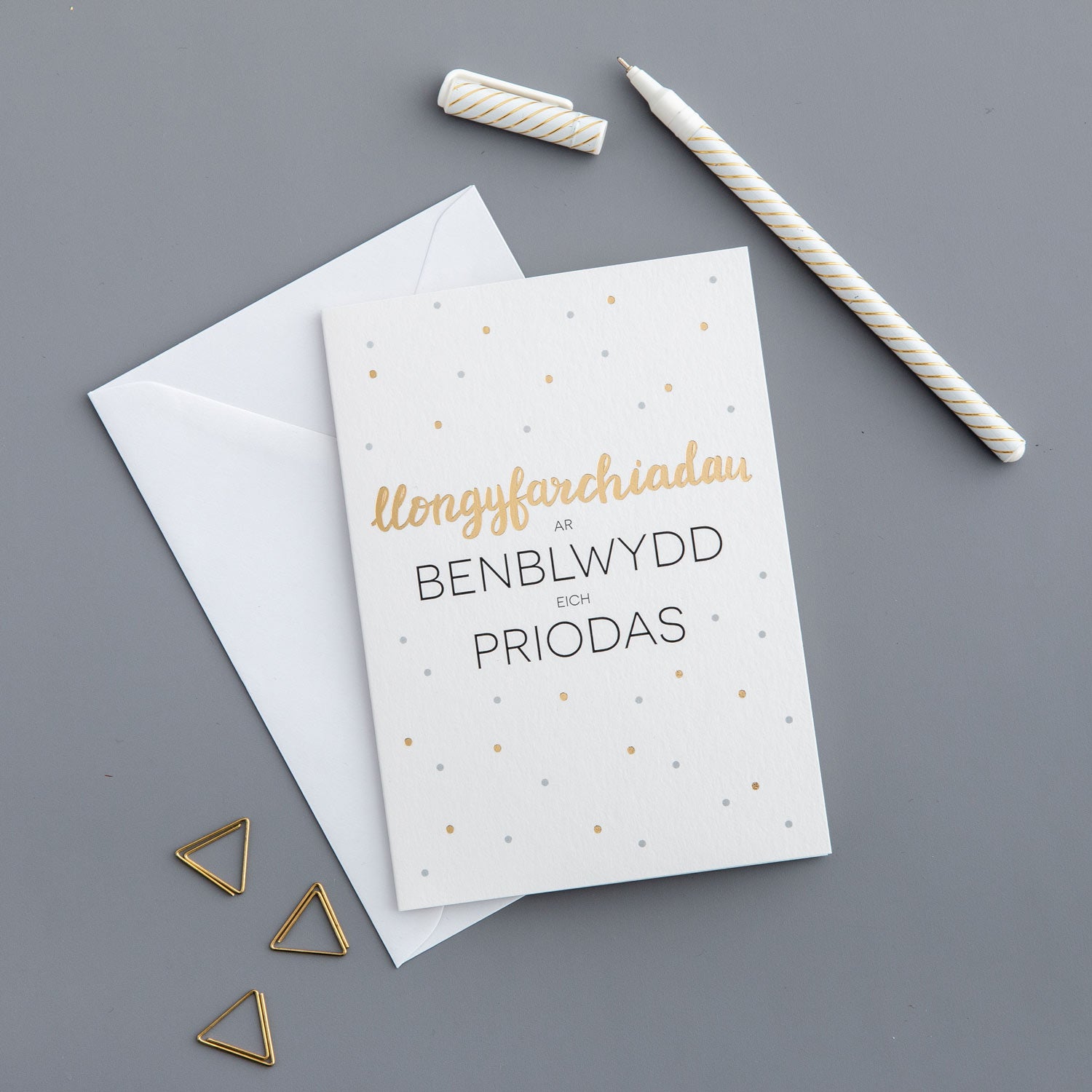 Anniversary card 'Llongyfarchiadau ar benblwydd eich priodas' gold foil