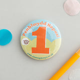 Birthday badges Age 1 orange 'Penblwydd Hapus!'