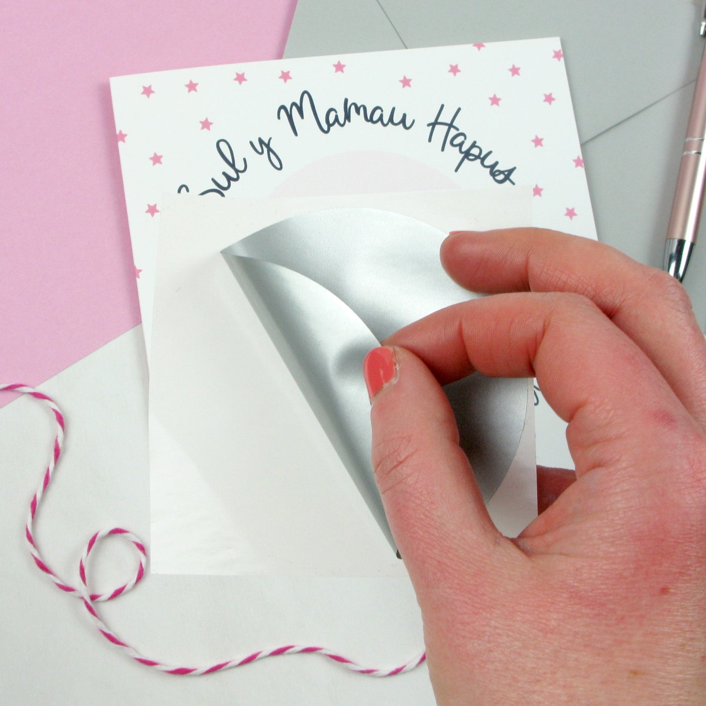 Cerdyn crafu 'Sul y Mamau Hapus i Fam Orau'r Byd!'