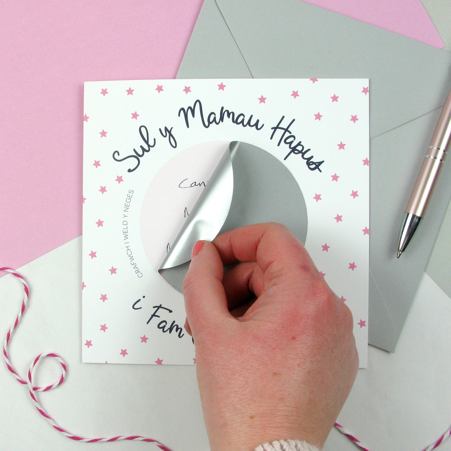 Cerdyn crafu 'Sul y Mamau Hapus i Fam Orau'r Byd!'