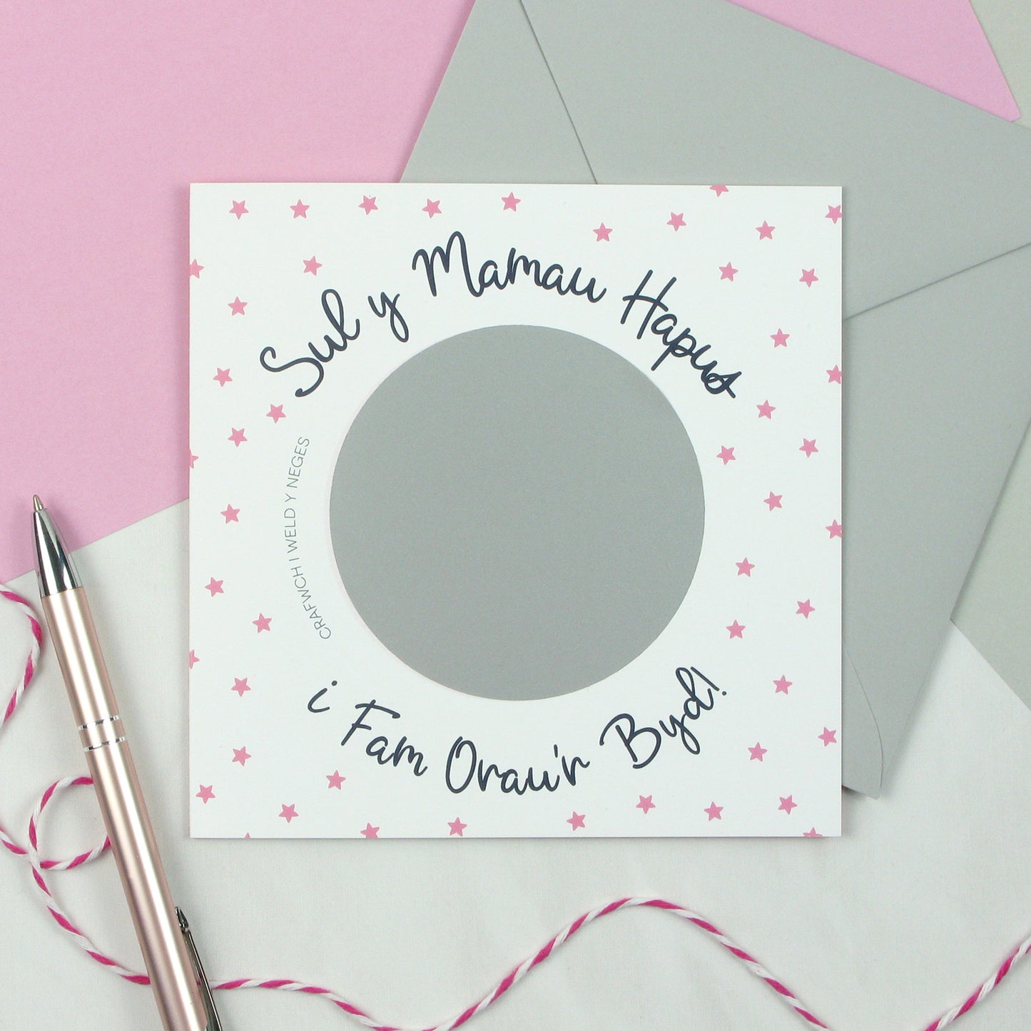 Cerdyn crafu 'Sul y Mamau Hapus i Fam Orau'r Byd!'
