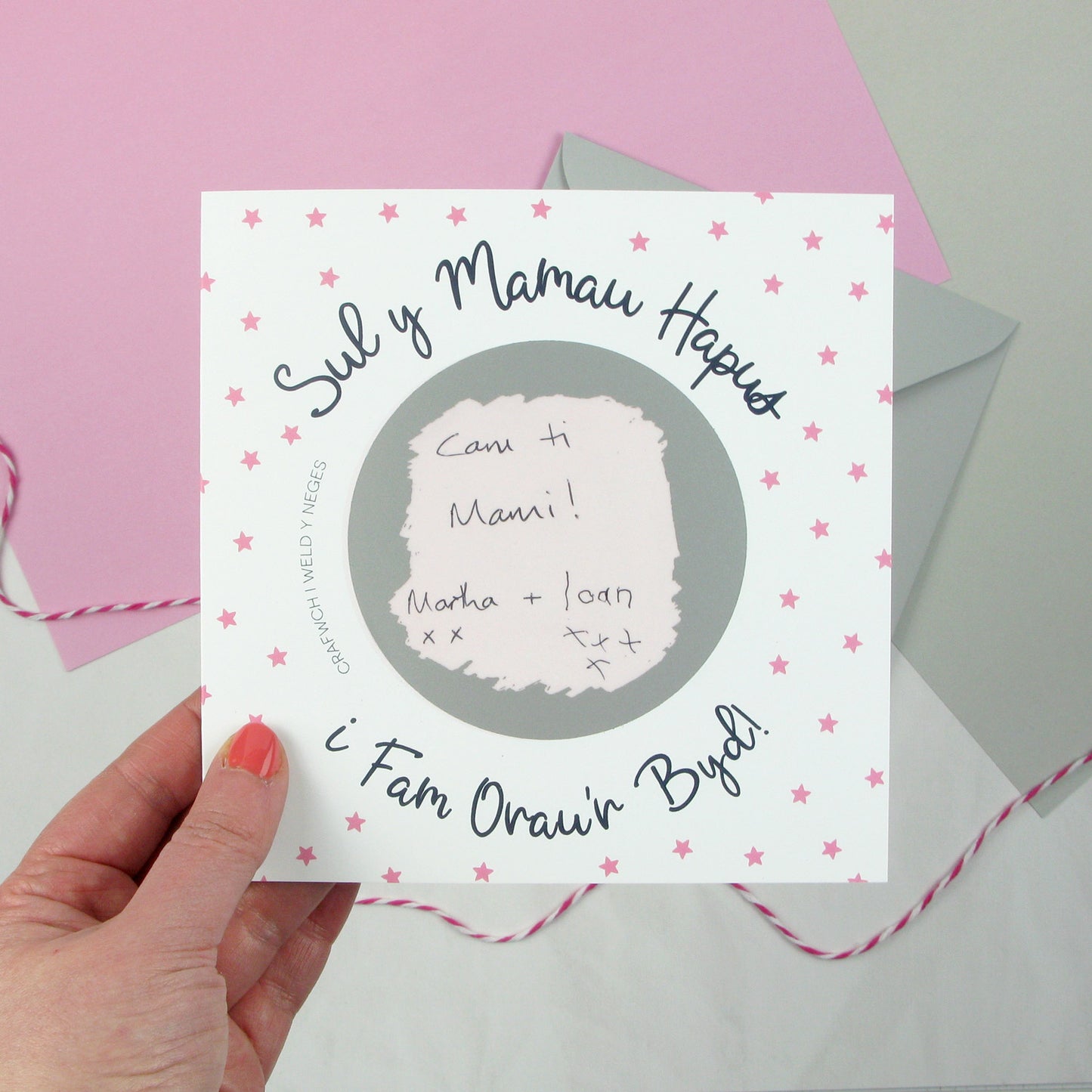 Cerdyn crafu 'Sul y Mamau Hapus i Fam Orau'r Byd!'