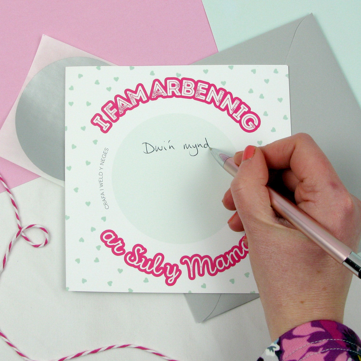 Cerdyn crafu Sul y Mamau / Welsh Mother's day scratch card 'I Fam Arbennig ar Sul y Mamau'