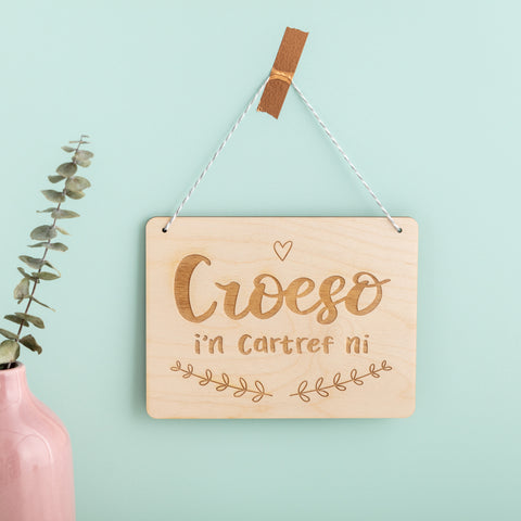 Wooden Hanging Sign - Croeso / Welcome