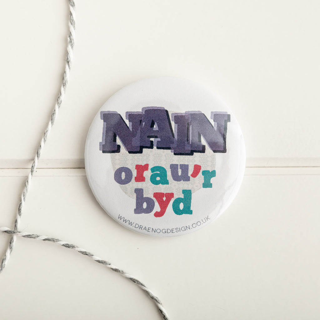World's Best Gran badge 'Nain orau'r byd'