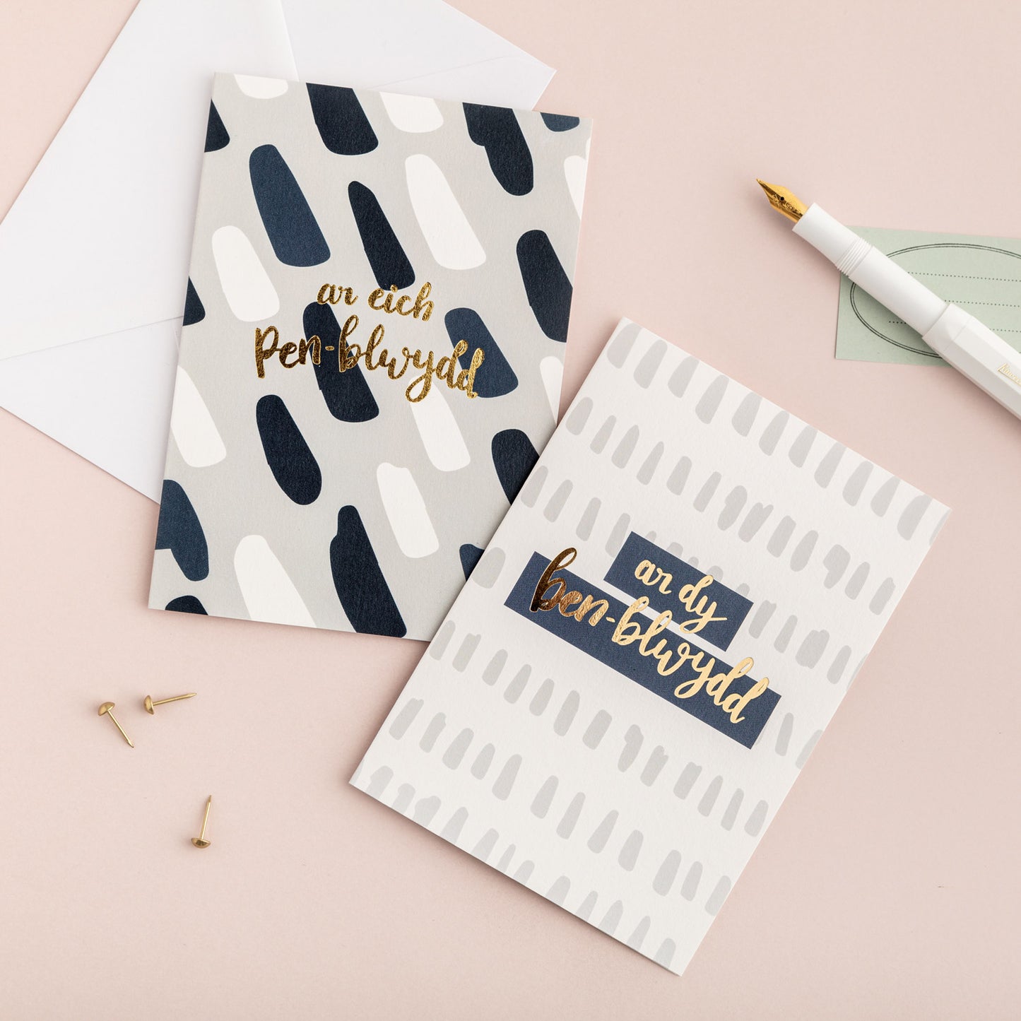 Birthday card 'Ar eich pen-blwydd' gold foil